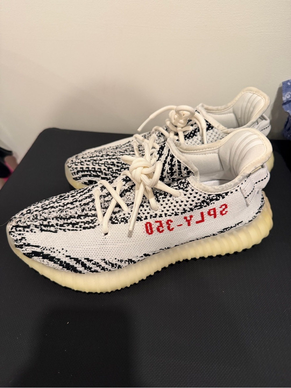 Adidas Yeezy Sneaker Zebra